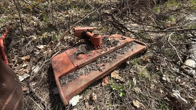 GRAVELY RIDING LAWN MOWER AND ACCESSORIES - Photo 5
