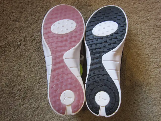 2 NEW PAIRS LADIES GOLF SHOES   2 DOZEN LADIES GOLF BALLS - Photo 5