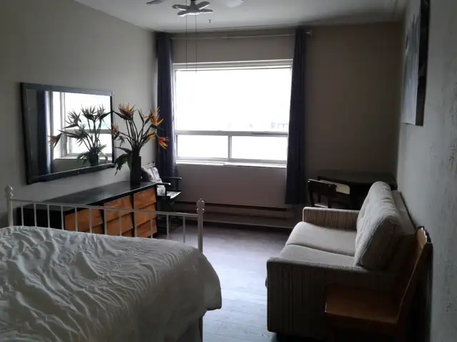 CHAMBRE PRIVEE /ROOM TO RENT,MEUBLÉ TOUS INCLUS,METRO PLAMONDON