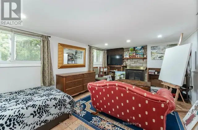 Private Spacious Room for rent Appleby Line /New St.