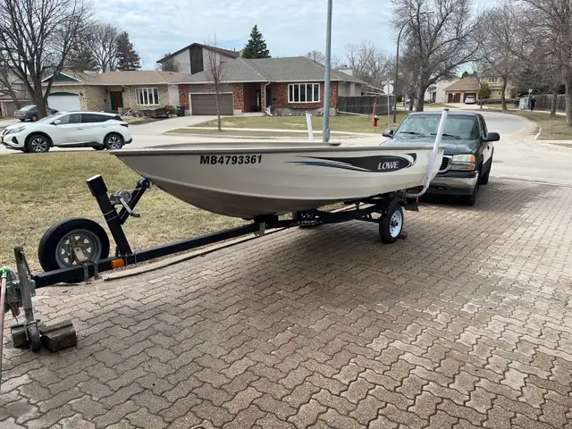 Boat and trailer for sale . - Photo 2