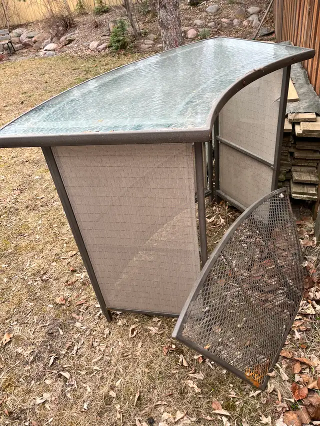 Outdoor Bar with 2 stools -$75.00 - Photo 2