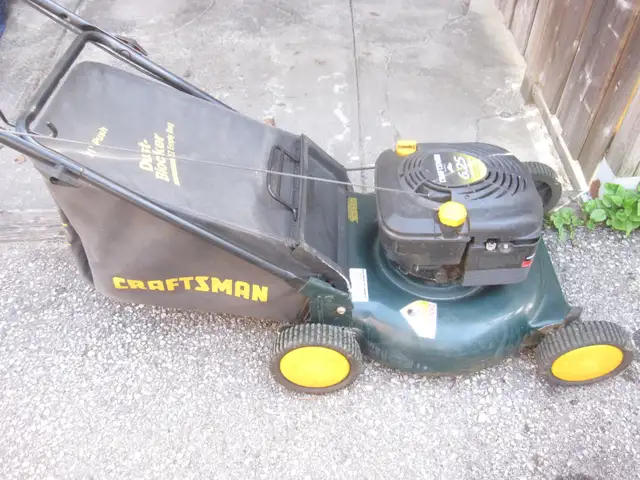 CRAFTSMAN 21'BRIGGS 6.25 H/P LAWN PUSH MOWER WITH REAR BAGGER - Photo 2