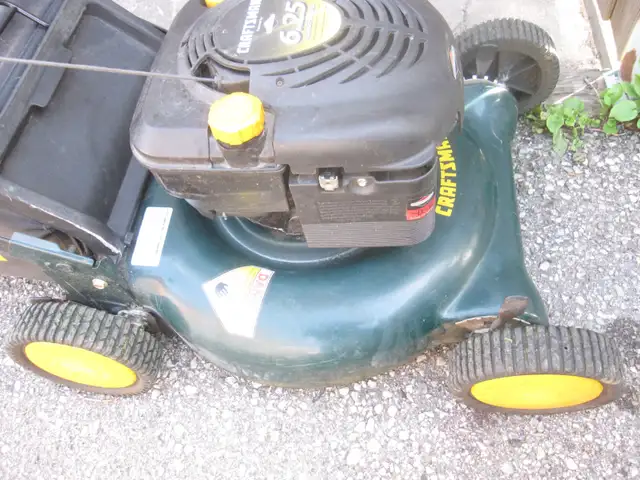 CRAFTSMAN 21'BRIGGS 6.25 H/P LAWN PUSH MOWER WITH REAR BAGGER - Photo 3