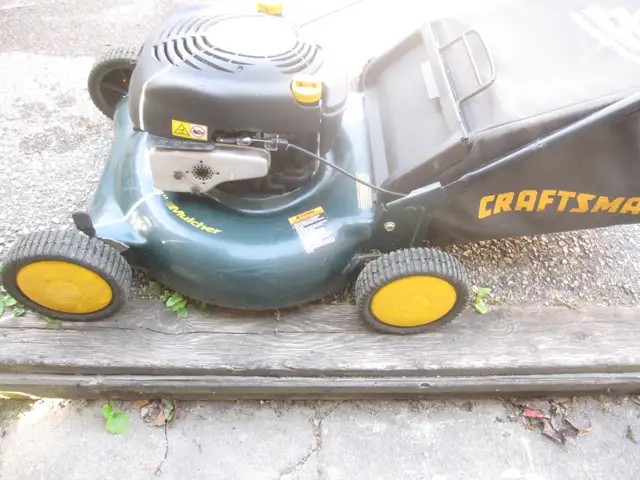 CRAFTSMAN 21'BRIGGS 6.25 H/P LAWN PUSH MOWER WITH REAR BAGGER - Photo 5