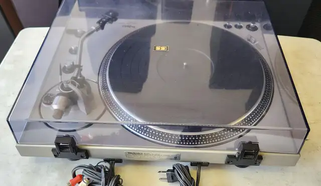 TECHNICS SL-1600 DIRECT DRIVE AUTOMATIC TURNTABLE - PLEASE READ - Photo 5
