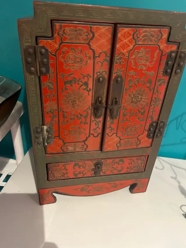 Chinoiserie  red lacquer jewellery cabinet 10 x 7 x 15 - Photo 2