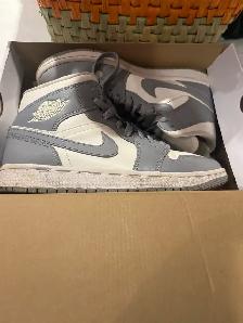 air Jorden white and grey size 8.5