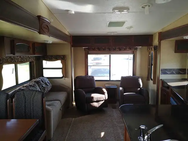 2012 Crusader 5th wheel for sale! - Photo 2