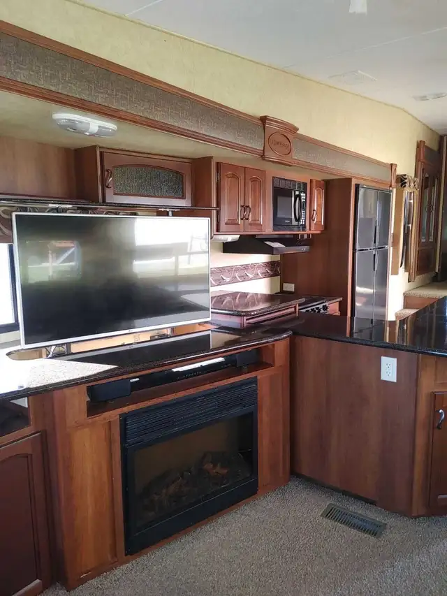 2012 Crusader 5th wheel for sale! - Photo 3