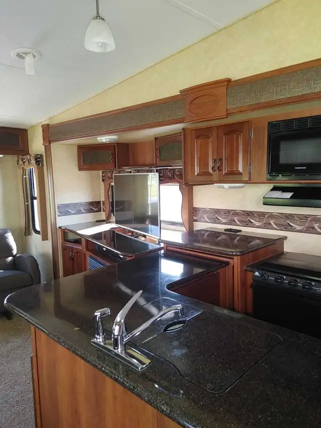 2012 Crusader 5th wheel for sale! - Photo 4