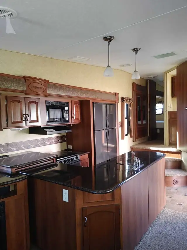2012 Crusader 5th wheel for sale! - Photo 5