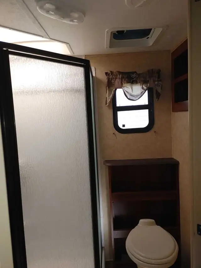2012 Crusader 5th wheel for sale! - Photo 8