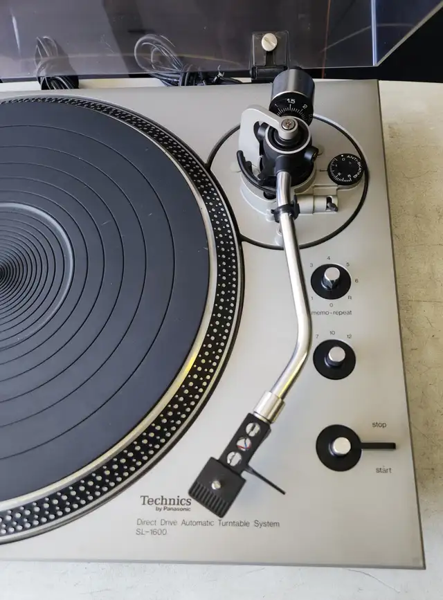 TECHNICS SL-1600 DIRECT DRIVE AUTOMATIC TURNTABLE - PLEASE READ - Photo 3