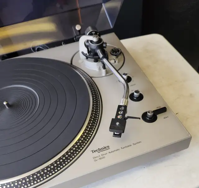 TECHNICS SL-1600 DIRECT DRIVE AUTOMATIC TURNTABLE - PLEASE READ - Photo 4