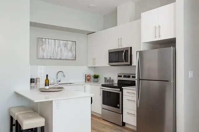 Bachelor suites in Kelowna-Call Today! - Photo 3
