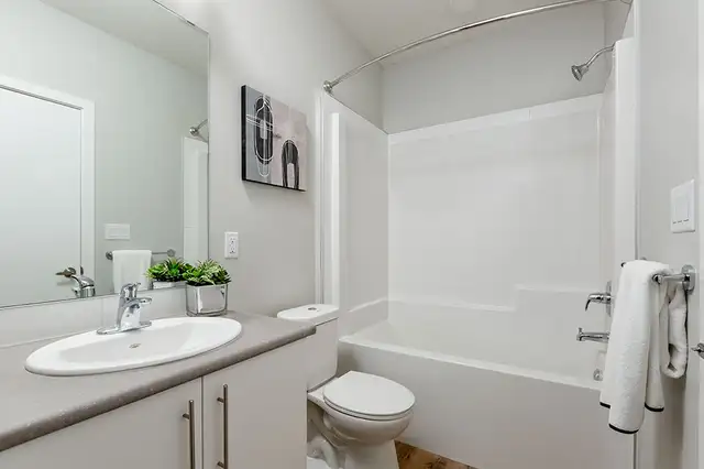 Bachelor suites in Kelowna-Call Today! - Photo 12