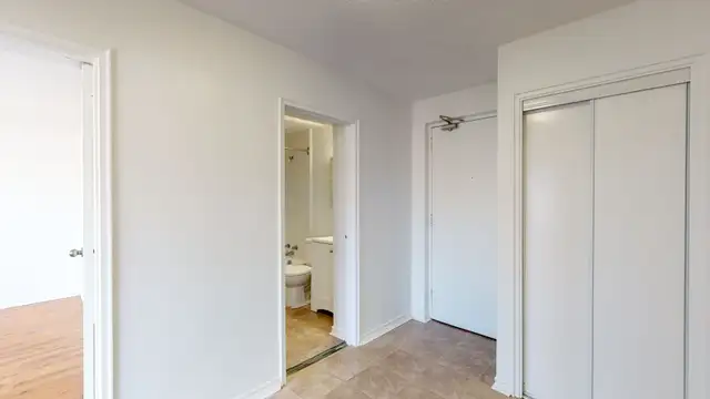 July, 2 Bedroom 1 Bathroom w/Large Balcony in Centretown - Photo 2