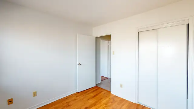 July, 2 Bedroom 1 Bathroom w/Large Balcony in Centretown - Photo 4