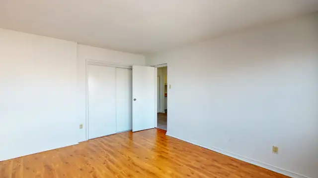 July, 2 Bedroom 1 Bathroom w/Large Balcony in Centretown - Photo 5