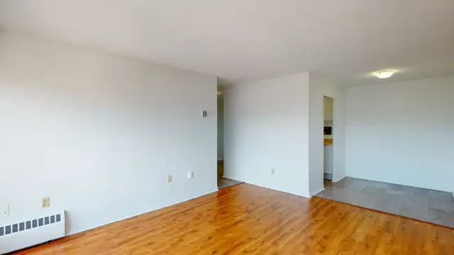 July, 2 Bedroom 1 Bathroom w/Large Balcony in Centretown - Photo 6
