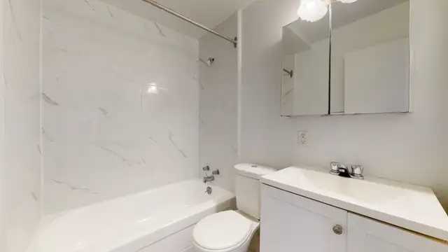 July, 2 Bedroom 1 Bathroom w/Large Balcony in Centretown - Photo 9