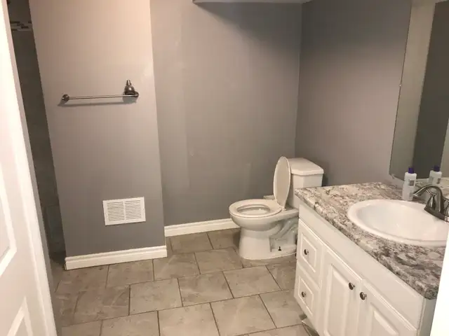 SE Barrie, Legal duplex, split level 3 bdrm, utilities incl. - Photo 9