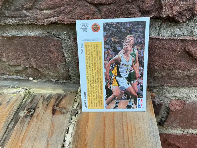 1991-92 UPPER DECK BASKETBALL HOLOGRAM DETLEF SCHREMPF Card AW5 - Photo 3