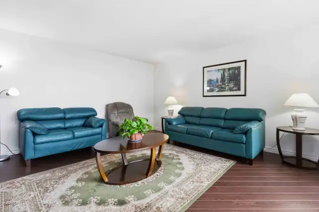Spacious 2 1 Bedroom Condo for Sale in Scarborough Rouge - Photo 3