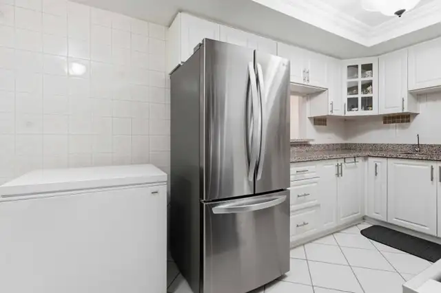 Spacious 2 1 Bedroom Condo for Sale in Scarborough Rouge - Photo 5