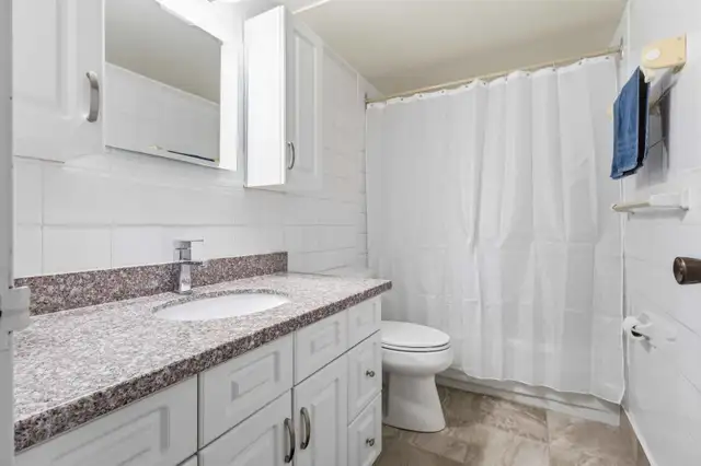 Spacious 2 1 Bedroom Condo for Sale in Scarborough Rouge - Photo 9