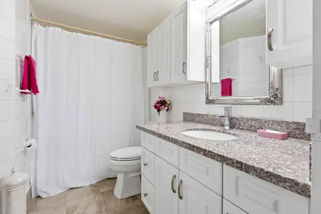 Spacious 2 1 Bedroom Condo for Sale in Scarborough Rouge - Photo 10