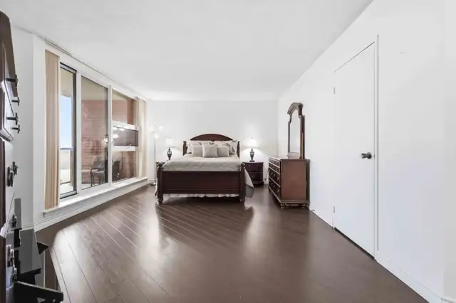 Spacious 2 1 Bedroom Condo for Sale in Scarborough Rouge - Photo 11