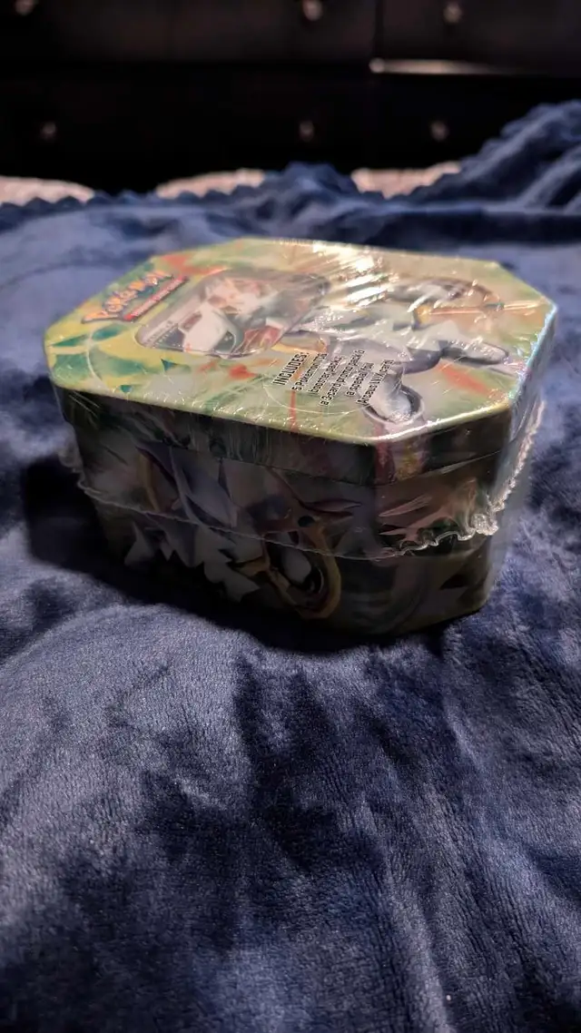 RARE!! 2009 Pokemon Tin ( green)