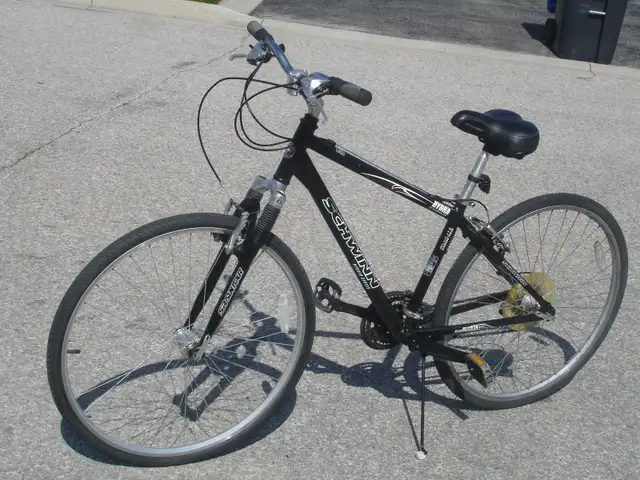 ALL ALUMINUM 700C SCHWINN HYBRID SERIES 24 SPD WITH SUSPENSION! - Photo 2