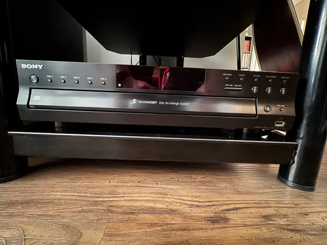 Home Theatre W/ Receiver, CD Player & JBL 5.1 Speaker 275$ - Photo 8
