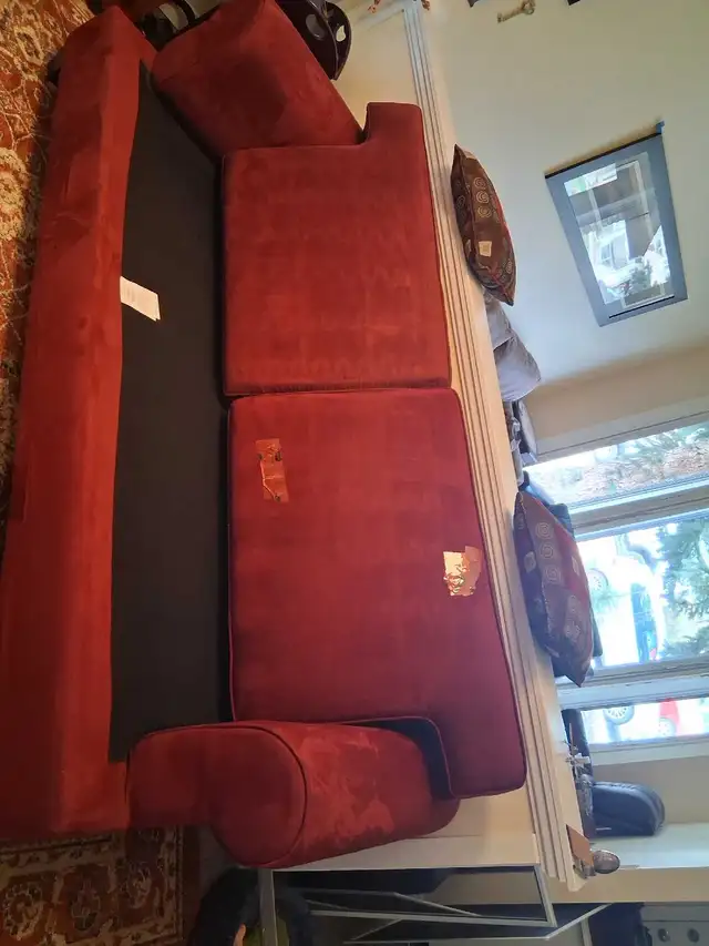 Comfortable 2-Cushion Sofa - Photo 3