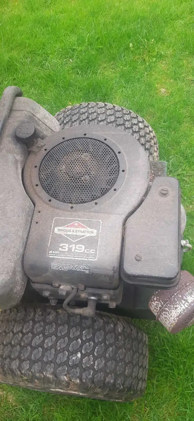 John Deere   R72 riding mower