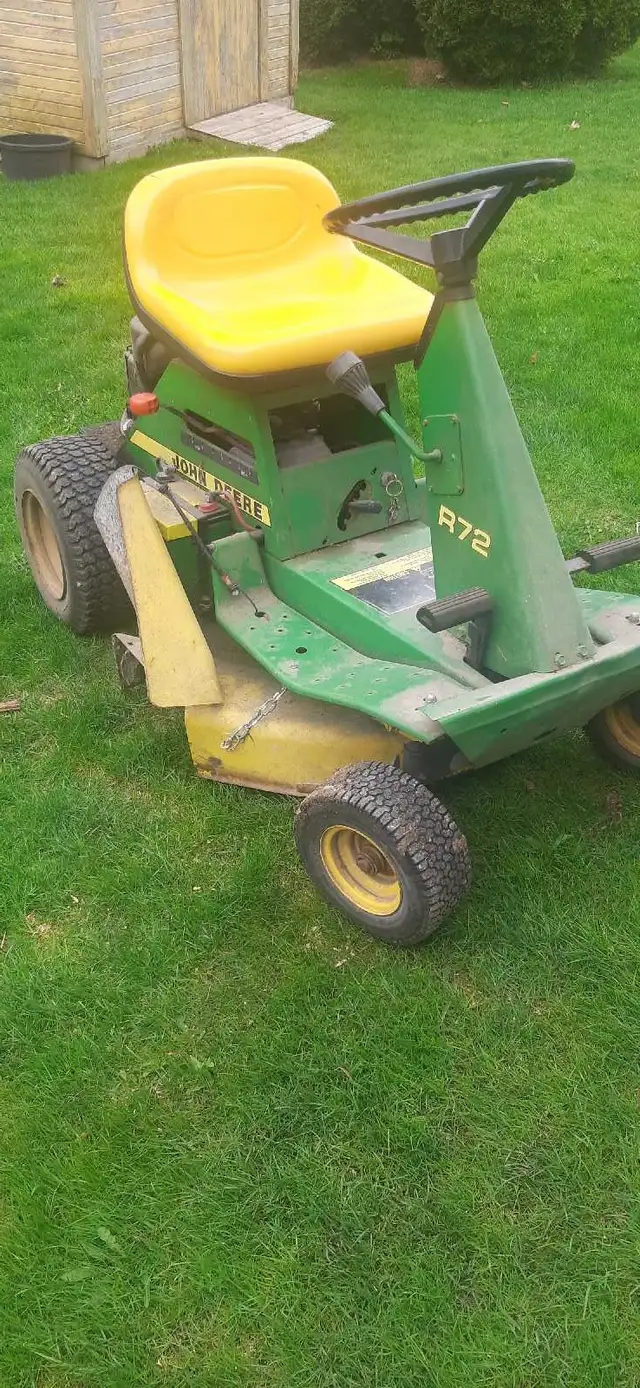 John Deere   R72 riding mower - Photo 2