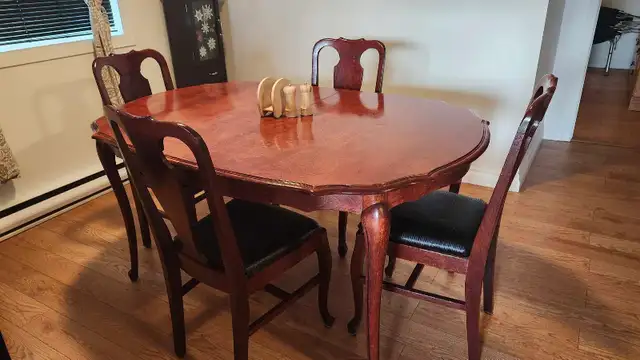 Ensemble table de cuisine et 4 chaises
