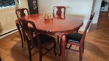 Ensemble table de cuisine et 4 chaises