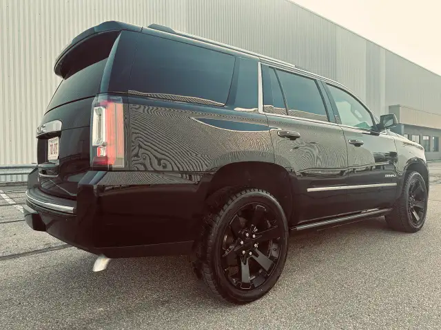 2017 GMC Yukon Denali 6.2L Triple Black - More Trucks @ MJCANADA - Photo 9
