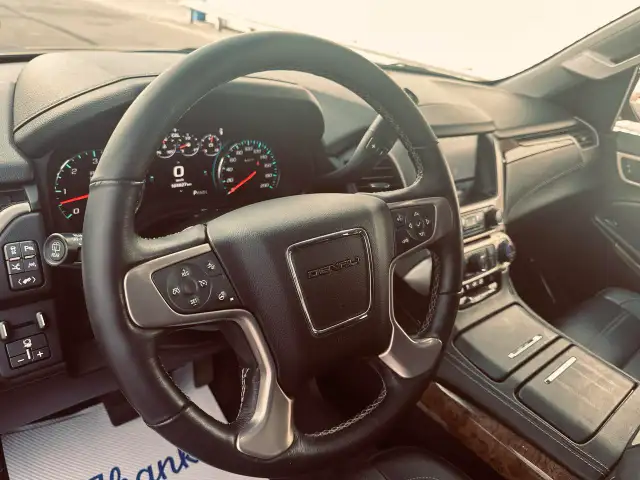 2017 GMC Yukon Denali 6.2L Triple Black - More Trucks @ MJCANADA - Photo 25