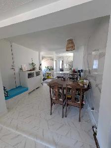 one bedroom upper apartment downtown Port Dover