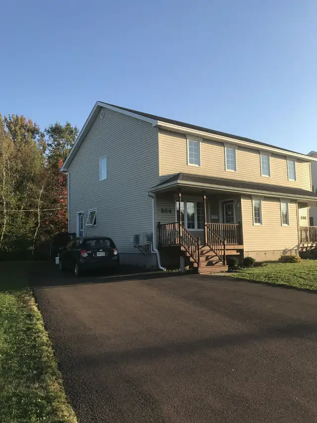 3 Bedrooms, 1.5 baths side by side duplex