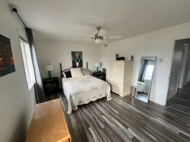 3 Bedrooms, 1.5 baths side by side duplex - Photo 3