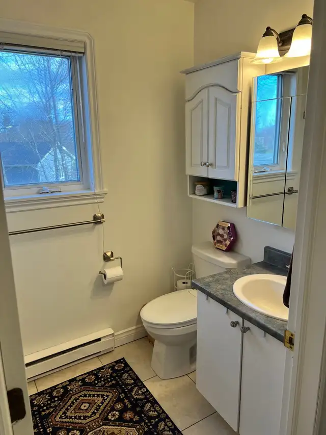 3 Bedrooms, 1.5 baths side by side duplex - Photo 6