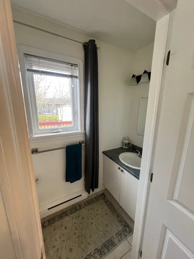 3 Bedrooms, 1.5 baths side by side duplex - Photo 8
