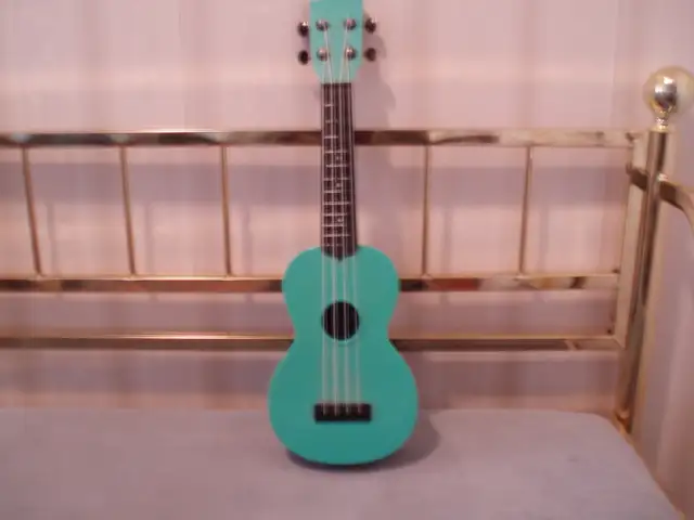 UKULELE  -  LIKE NEW