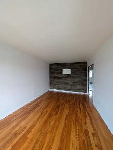 5 1/2 Apartment For Rent - Photo 2
